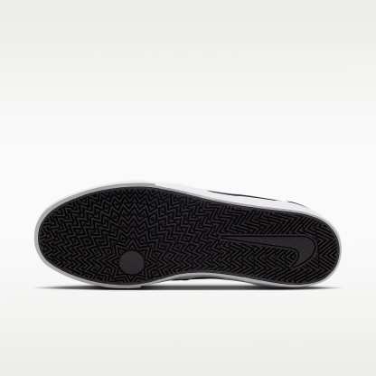 Nike Charge Wildlederschuh (Herren) – Schwarz/Schwarz/Weiß