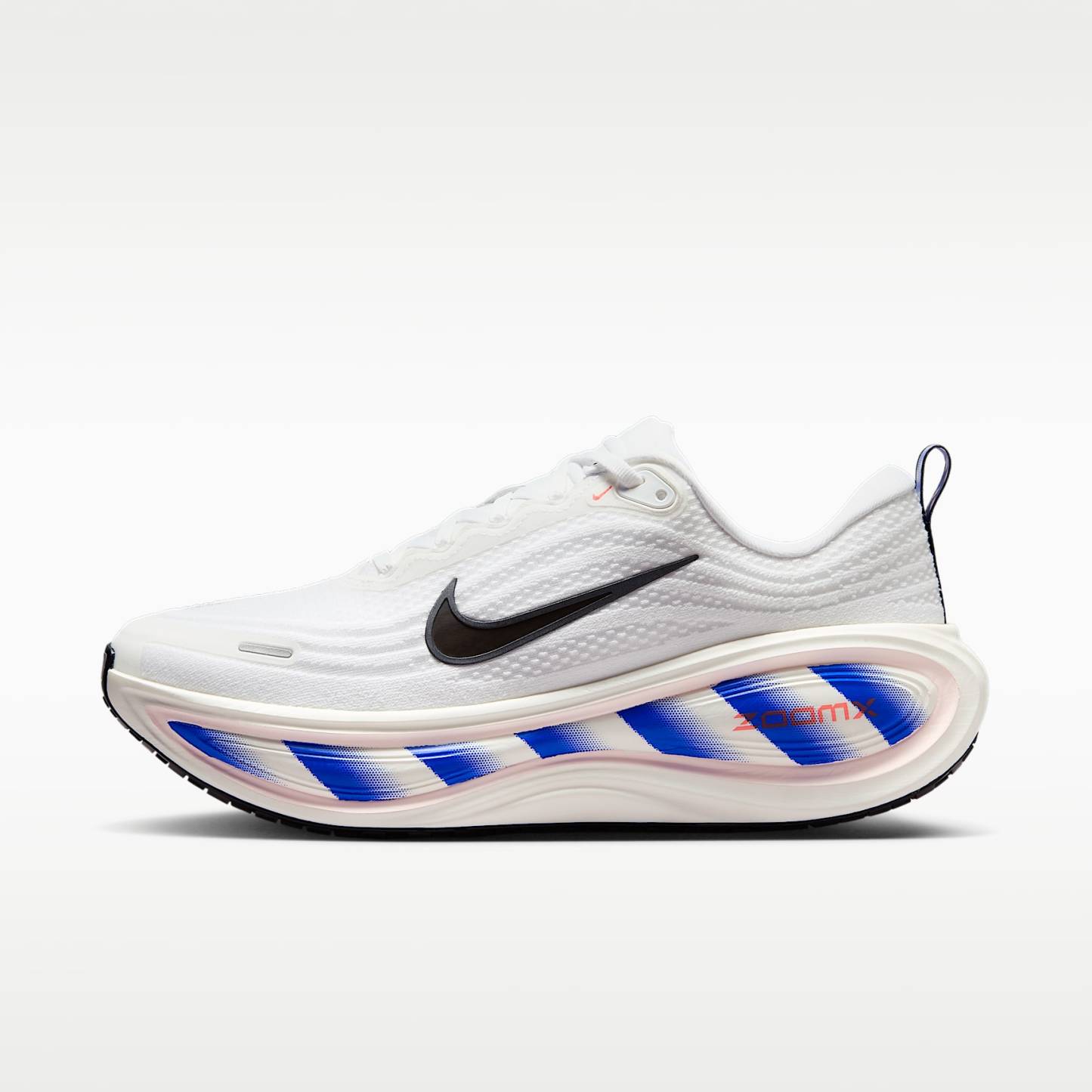 Nike Vomero Plus Straßenlaufschuh (Herren) – Weiß/Racer Blue/Bright Crimson/Schwarz