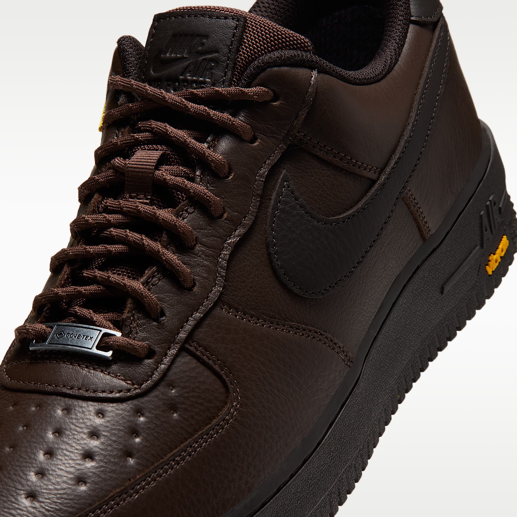 Air Force 1 GORE-TEX Vibram Schuh (Herren) – Baroque Brown/Speed Yellow/University Red/Shadow Brown