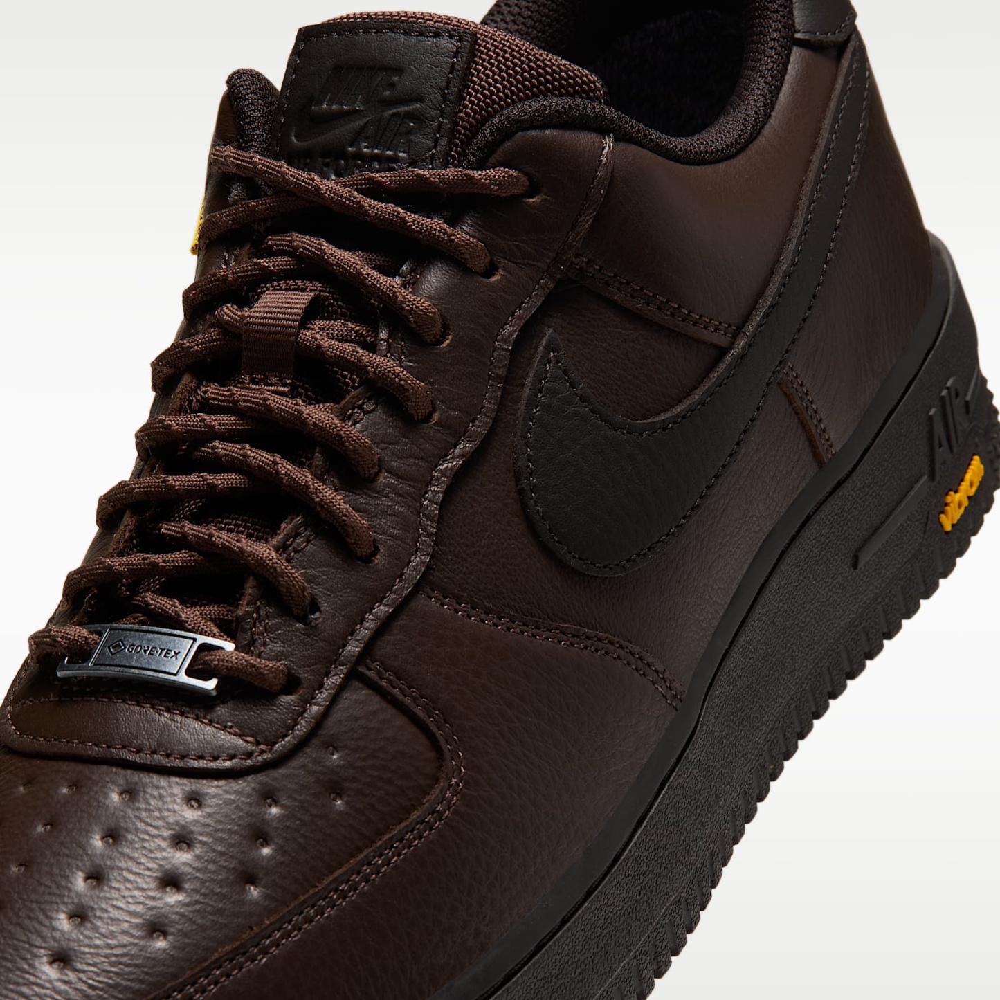 Air Force 1 GORE-TEX Vibram Schuh (Herren) – Baroque Brown/Speed Yellow/University Red/Shadow Brown