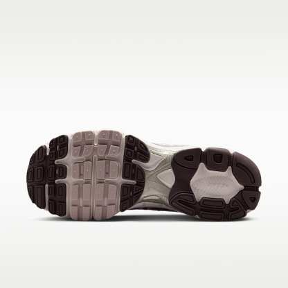 Nike Air Max Moto 2K Schuh (Damen) – Phantom/Metallic Silver/Particle Pink/Tattoo