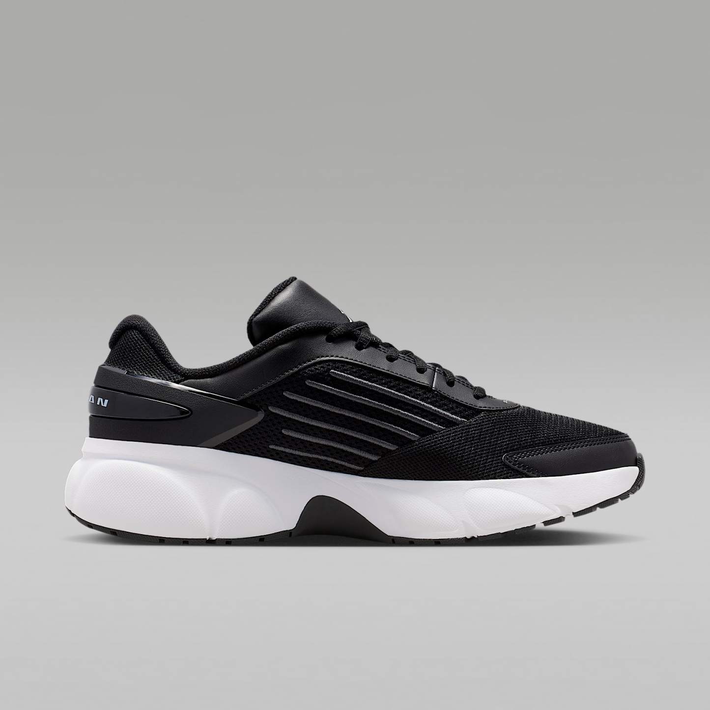 Jordan Trunner Flow Schuhe (Herren) – Schwarz/Anthracite/Weiß