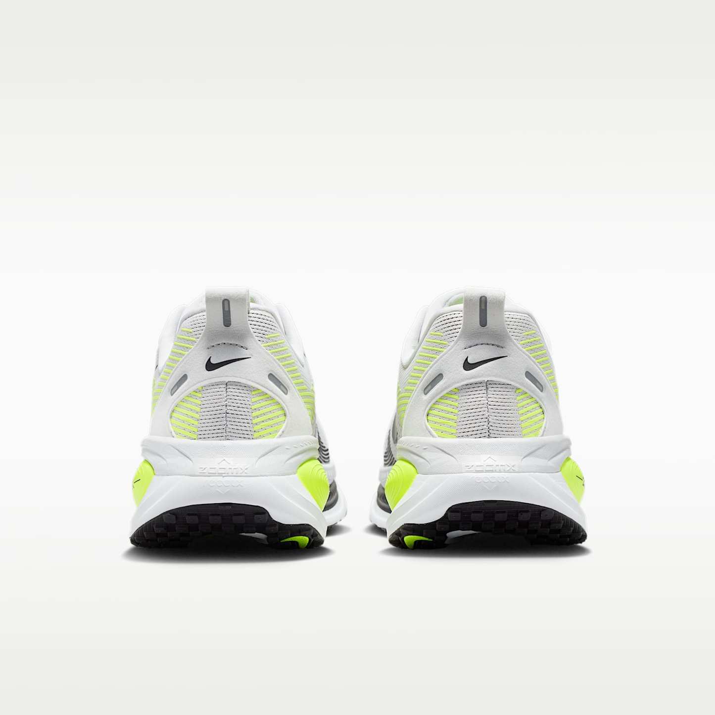 Nike Vomero 18 Straßenlaufschuh (Herren) – Photon Dust/Volt/Schwarz