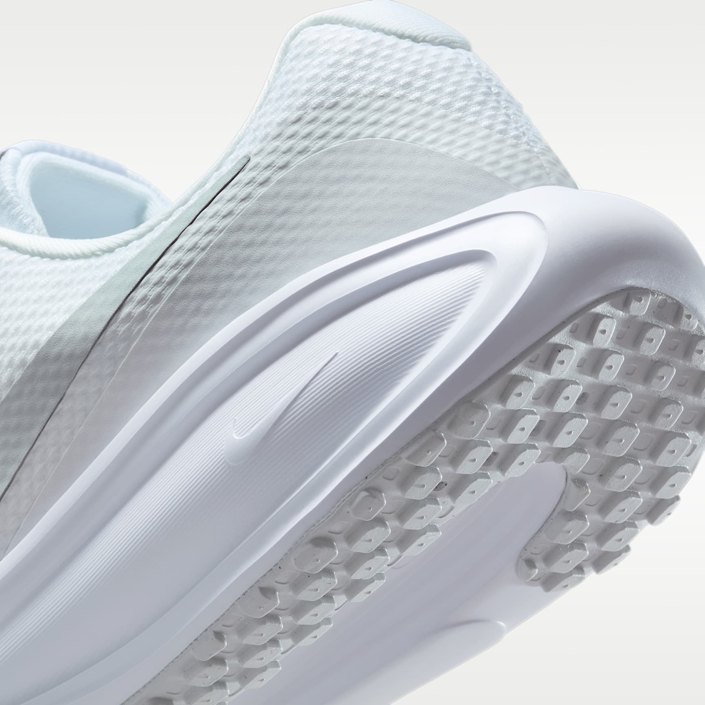 Nike Revolution 8 Straßenlaufschuh (Herren) – Weiß/Pure Platinum
