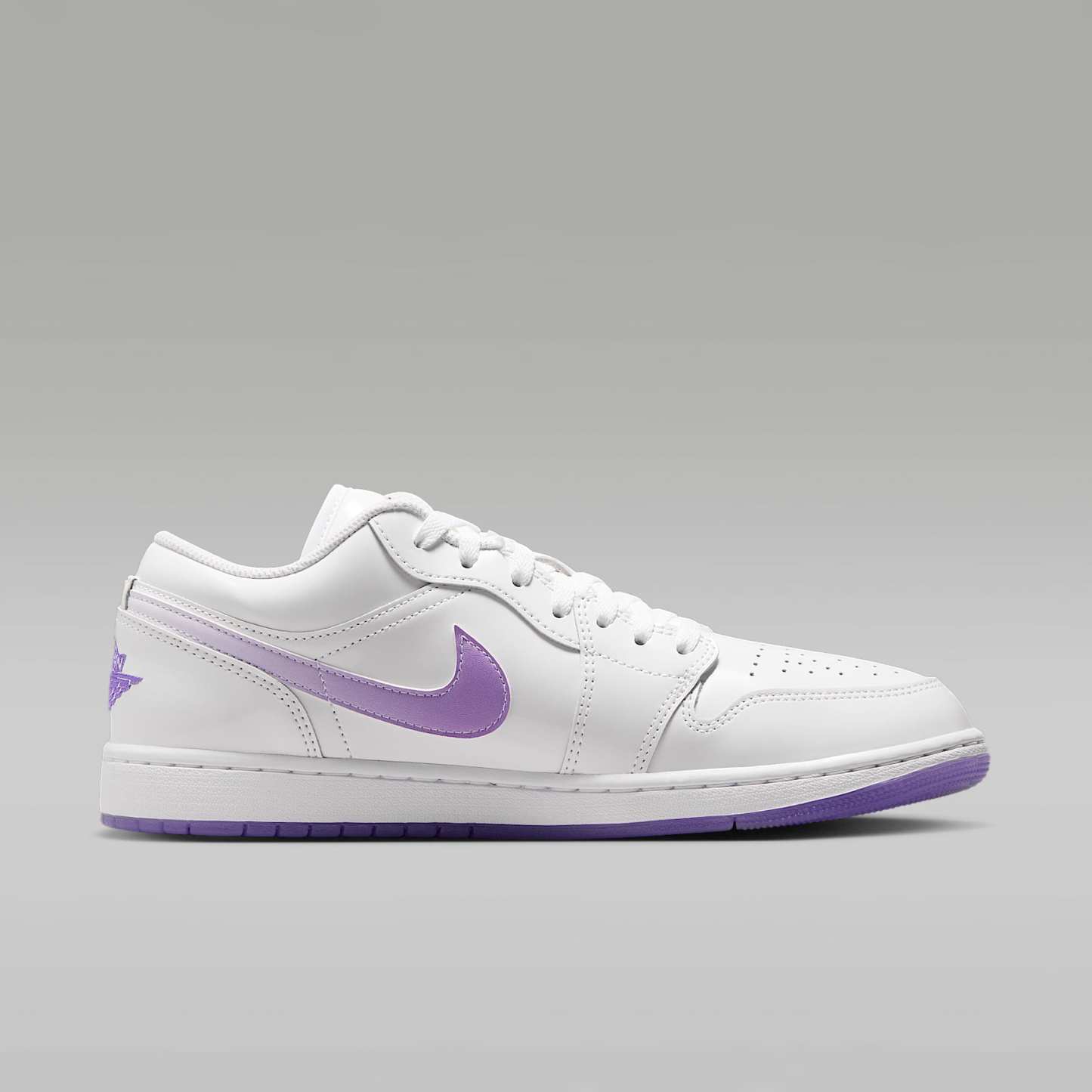 Air Jordan 1 Low SE Quai 54 Herrenschuh – Weiß/Key Lime/Action Grape