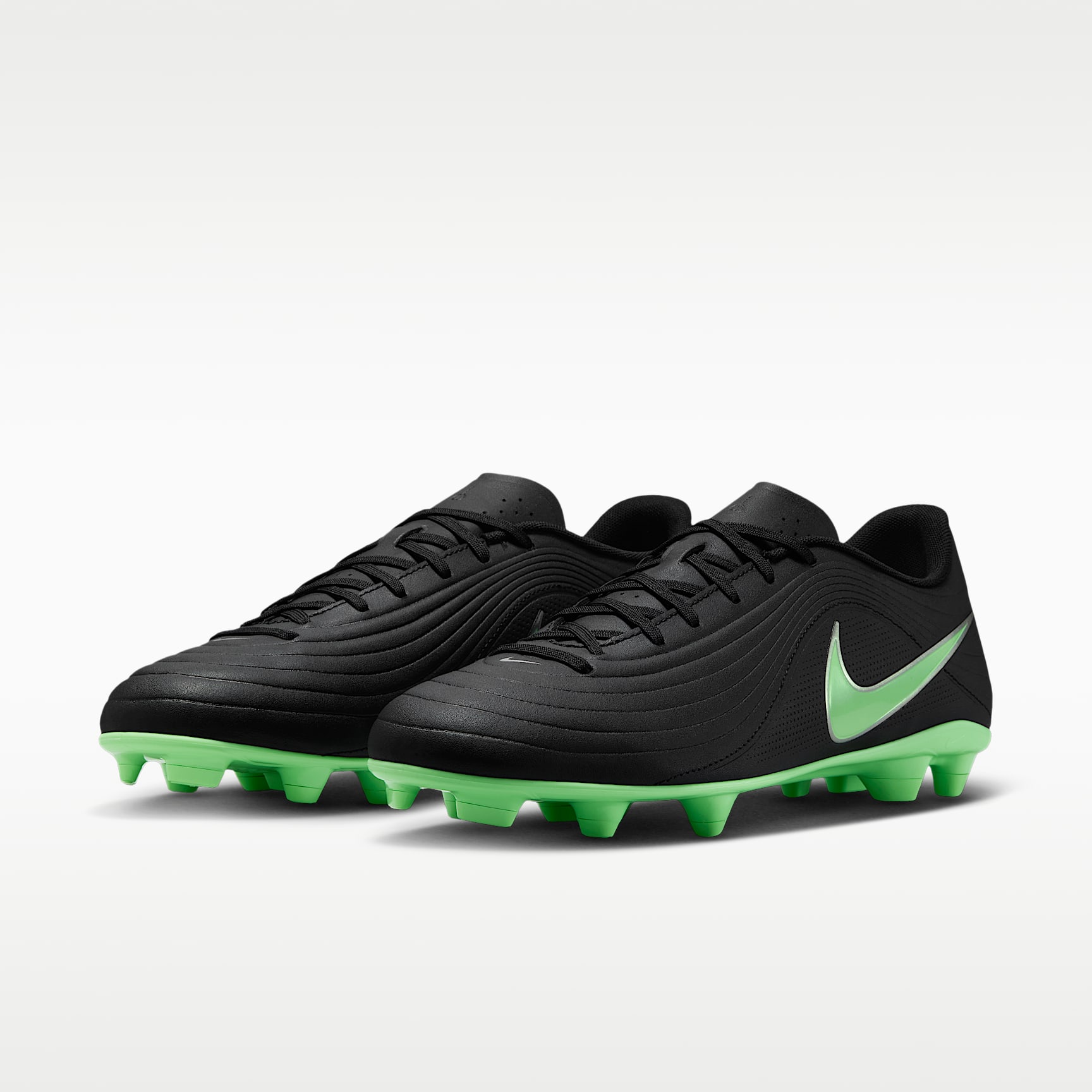 Nike Tiempo Maestro Club Low-Top-Fußballschuh für verschiedene Böden – Schwarz/Schwarz/Illusion Green