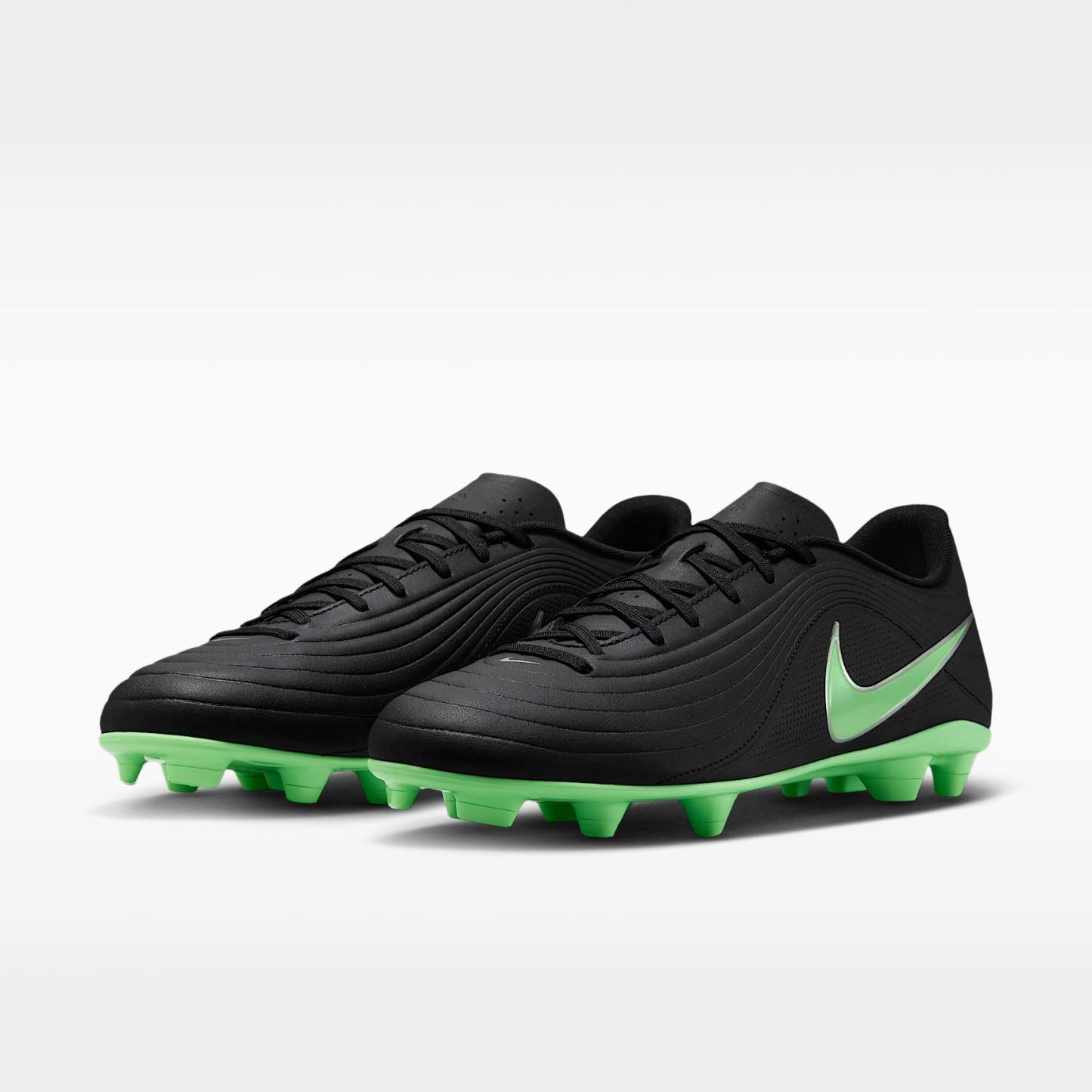 Nike Tiempo Maestro Club Low-Top-Fußballschuh für verschiedene Böden – Schwarz/Schwarz/Illusion Green