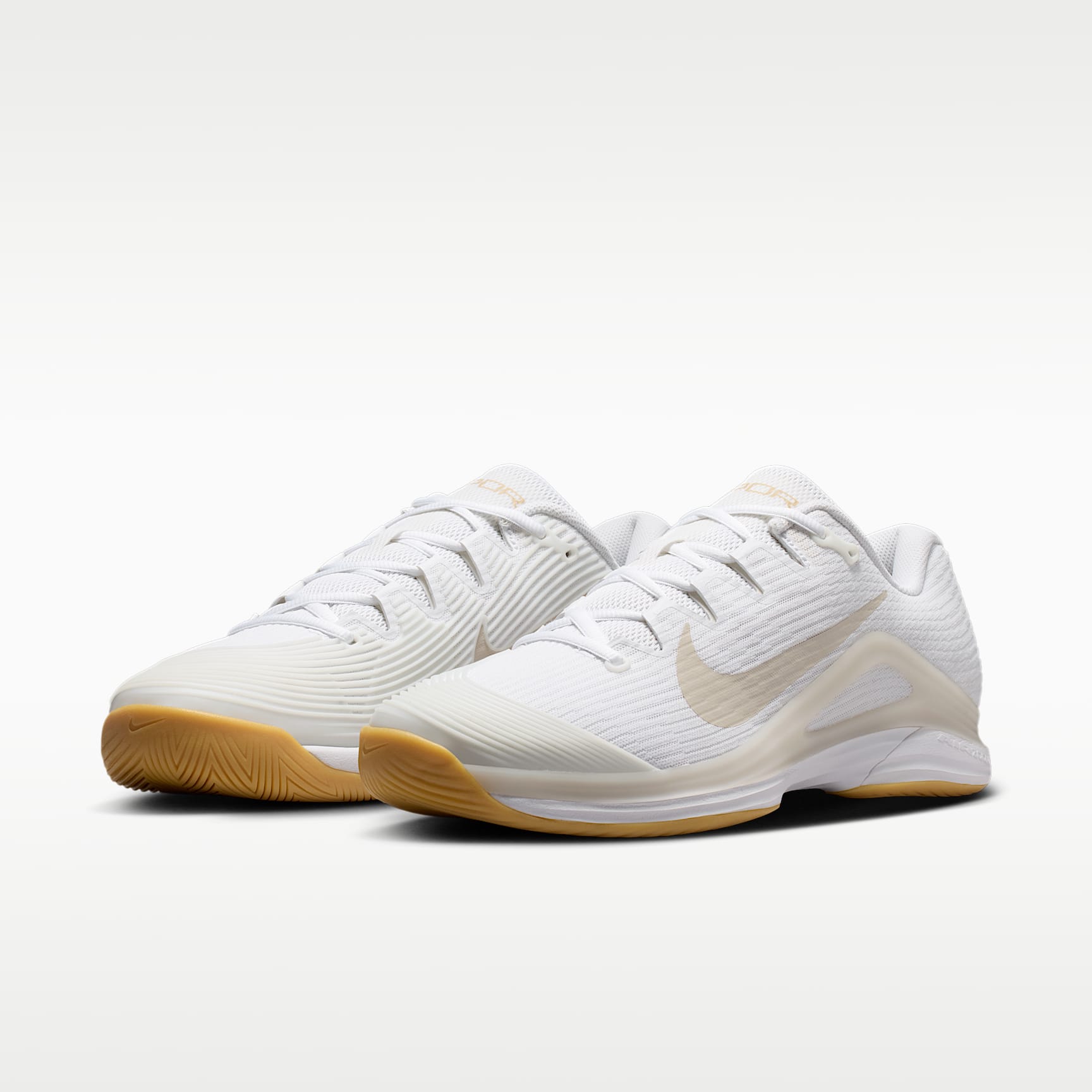 Nike Vapor 12 Tennisschuh für Hartplätze (Herren) – Weiß/Summit White/Linen/Light Orewood Brown