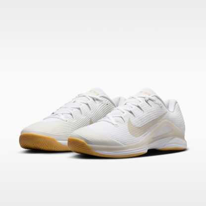 Nike Vapor 12 Tennisschuh für Hartplätze (Herren) – Weiß/Summit White/Linen/Light Orewood Brown