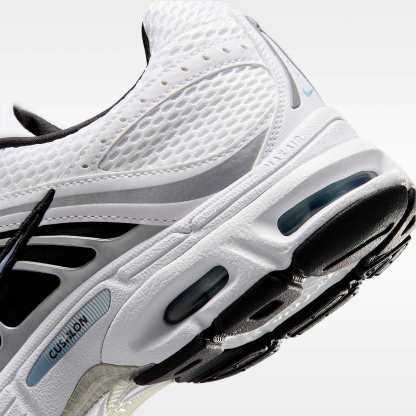 Nike Air Max Moto 2K Schuh (Herren) – Weiß/Light Armory Blue/Metallic Silver/Schwarz