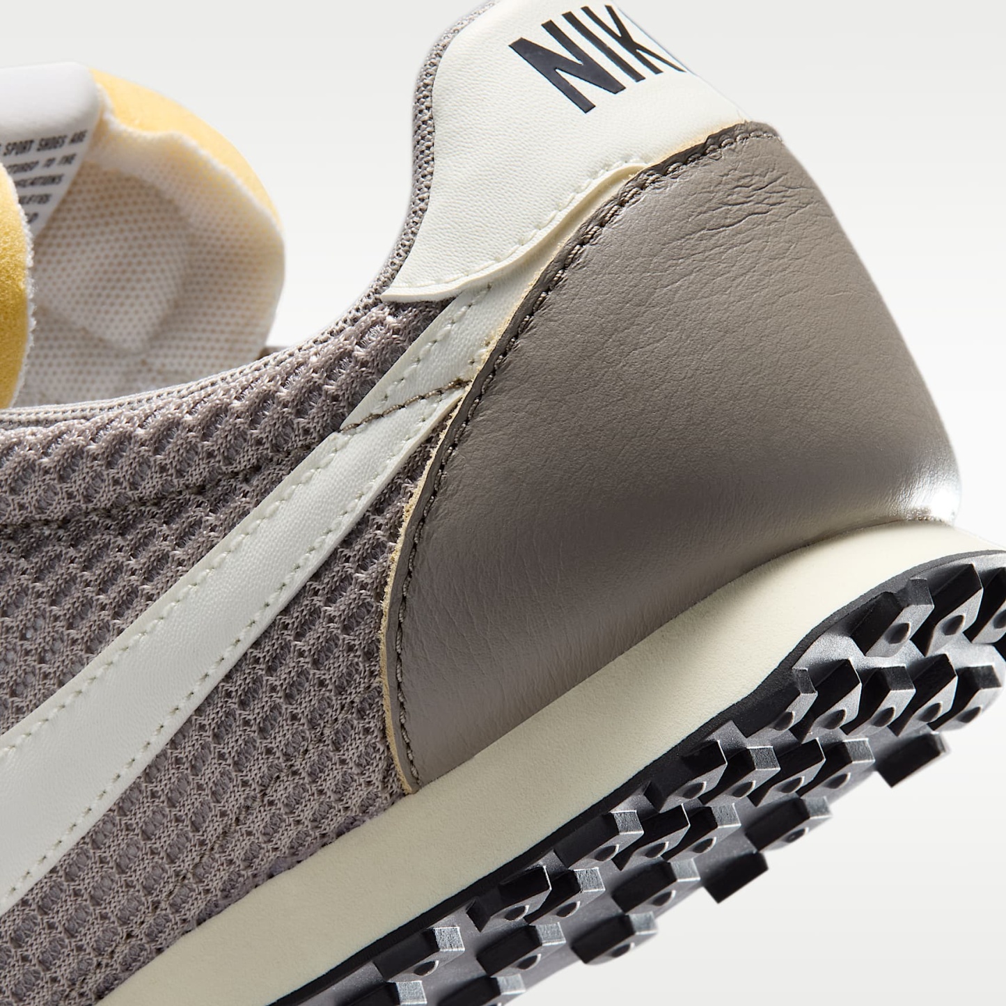 Nike Waffle Racer SE Herrenschuh – Moon Fossil/Shadow Brown/Coconut Milk/Sail