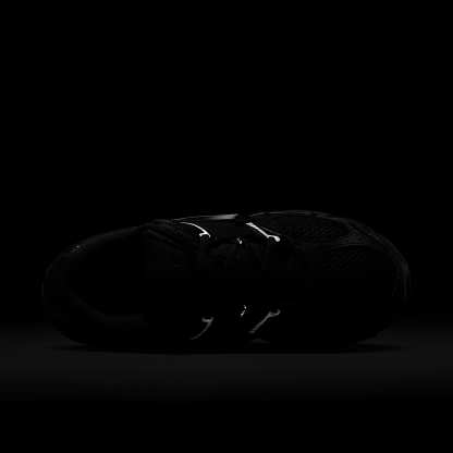 Nike V5 RNR Schuh mit reflektierenden Akzenten (Damen) – Schwarz/Anthracite/Schwarz