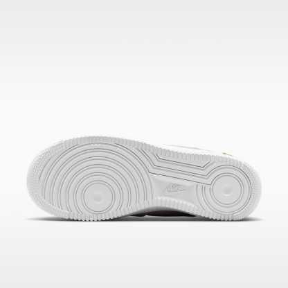 Air Force 1 '07 Low SE Schuh (Damen) – Silt Red/Pink Foam/Metallic Gold/Weiß