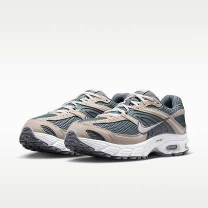 Nike Air Max Moto 2K Schuh (Herren) – Cool Grey/Photon Dust/Wolf Grey/Weiß