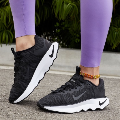 Nike Motiva Walking-Schuh (Damen) – Schwarz/Anthracite/Weiß/Schwarz