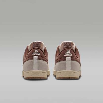 Air Jordan Skyline Low LE Schuh (Herren) – Sail/Light Orewood Brown/Muslin/Fauna Brown