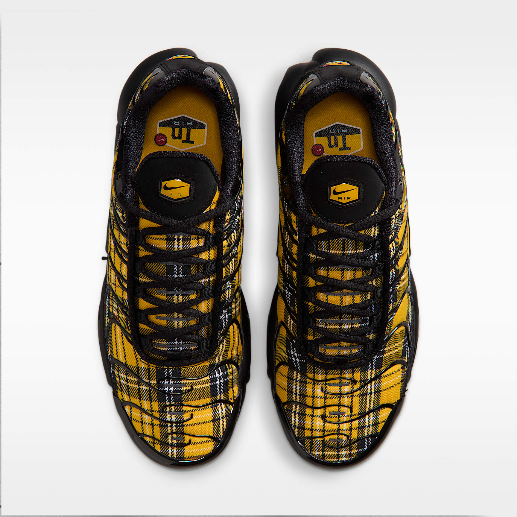 Nike Air Max Plus Schuh (Damen) – Schwarz/Weiß/Yellow Ochre