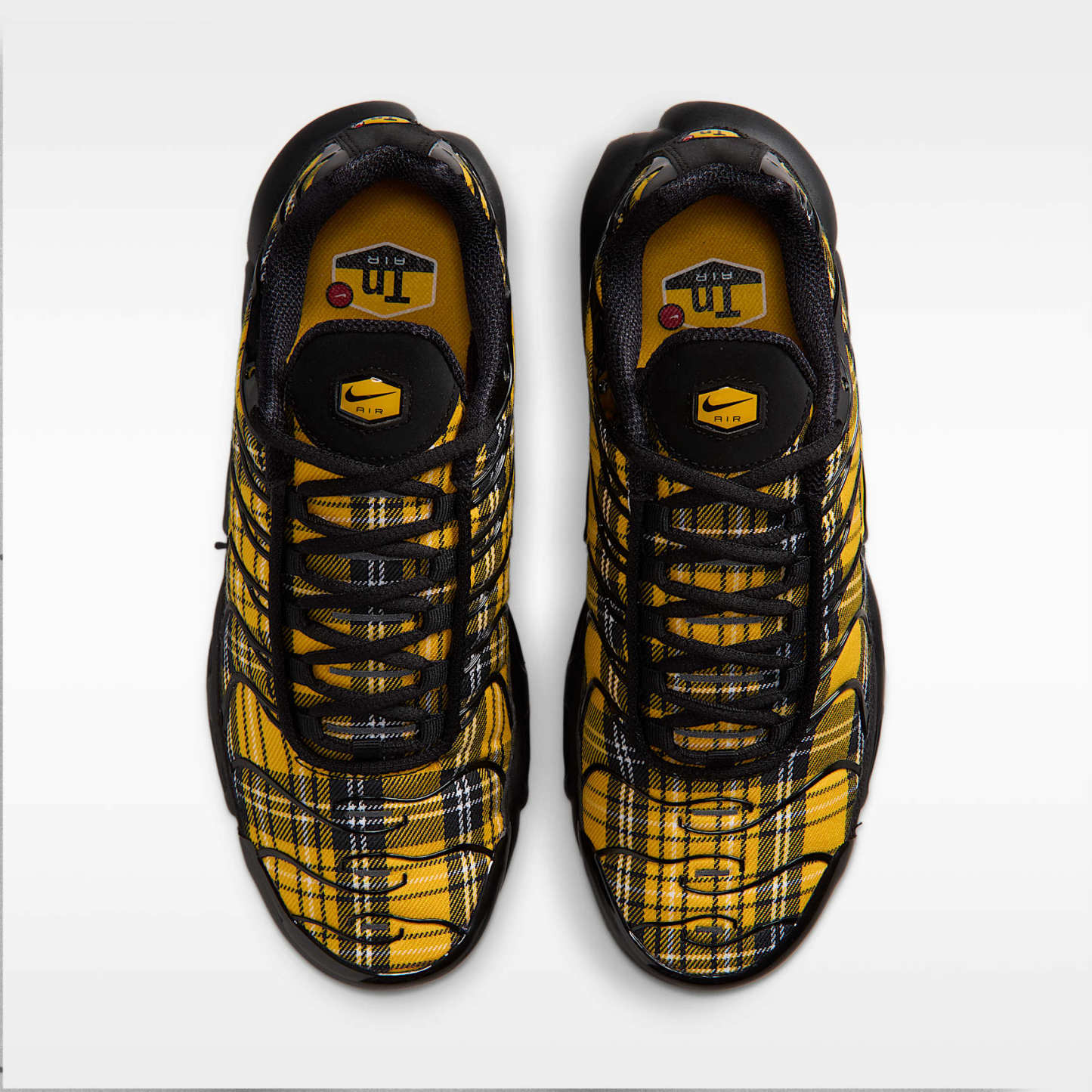 Nike Air Max Plus Schuh (Damen) – Schwarz/Weiß/Yellow Ochre