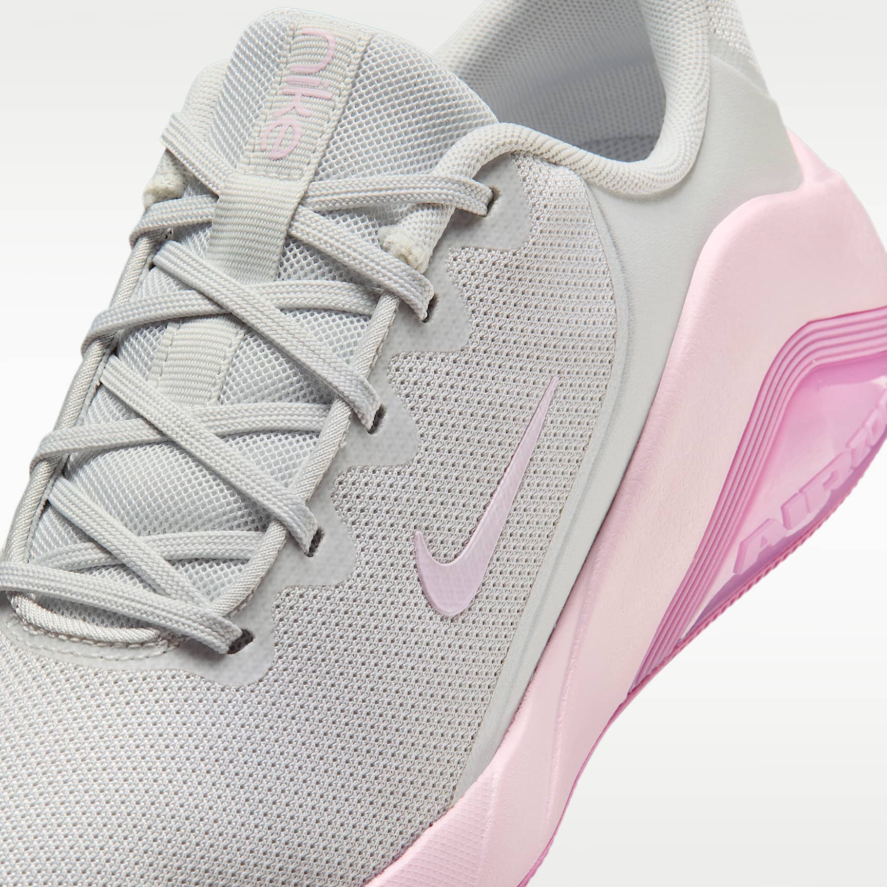 Nike Bella 7 Workout-Schuh (Damen) – Photon Dust/Light Magenta/Pink Foam