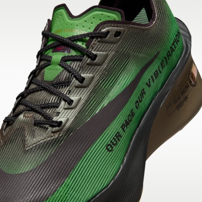 Nike Vaporfly 4 Laufschuh für Straßenwettkämpfe (Herren) – Chlorophyll/Off Noir/Mink Brown/Burgundy Ash