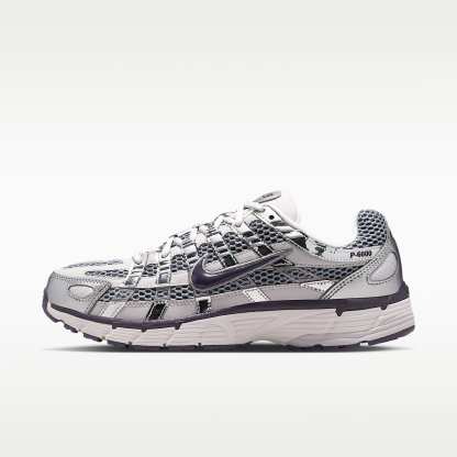 Nike P-6000 Schuh (Damen) – Vast Grey/Metallic Silver/Stealth/Dark Raisin