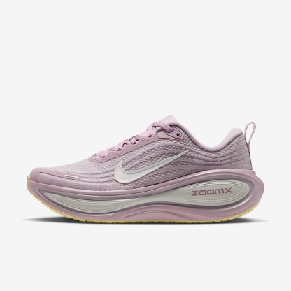 Nike Vomero Plus Straßenlaufschuh (Damen) – Particle Rose/Silver Lilac/Light Bone/Sail