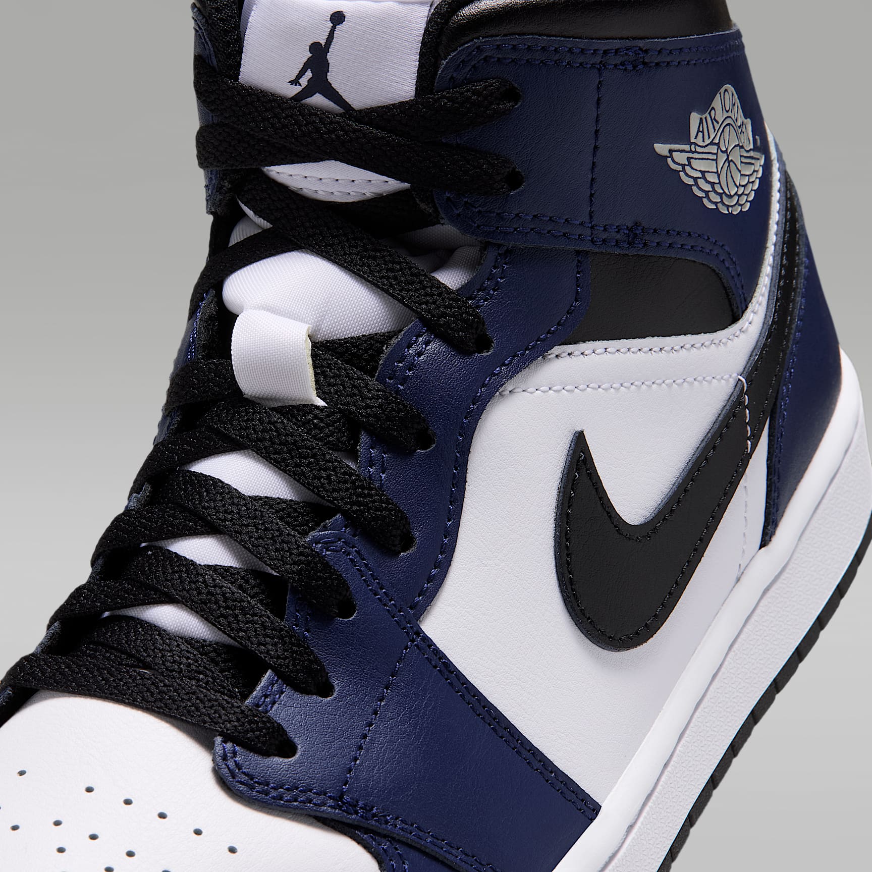 Air Jordan 1 Mid Herrenschuh – Weiß/College Navy/Weiß/Tech Grey