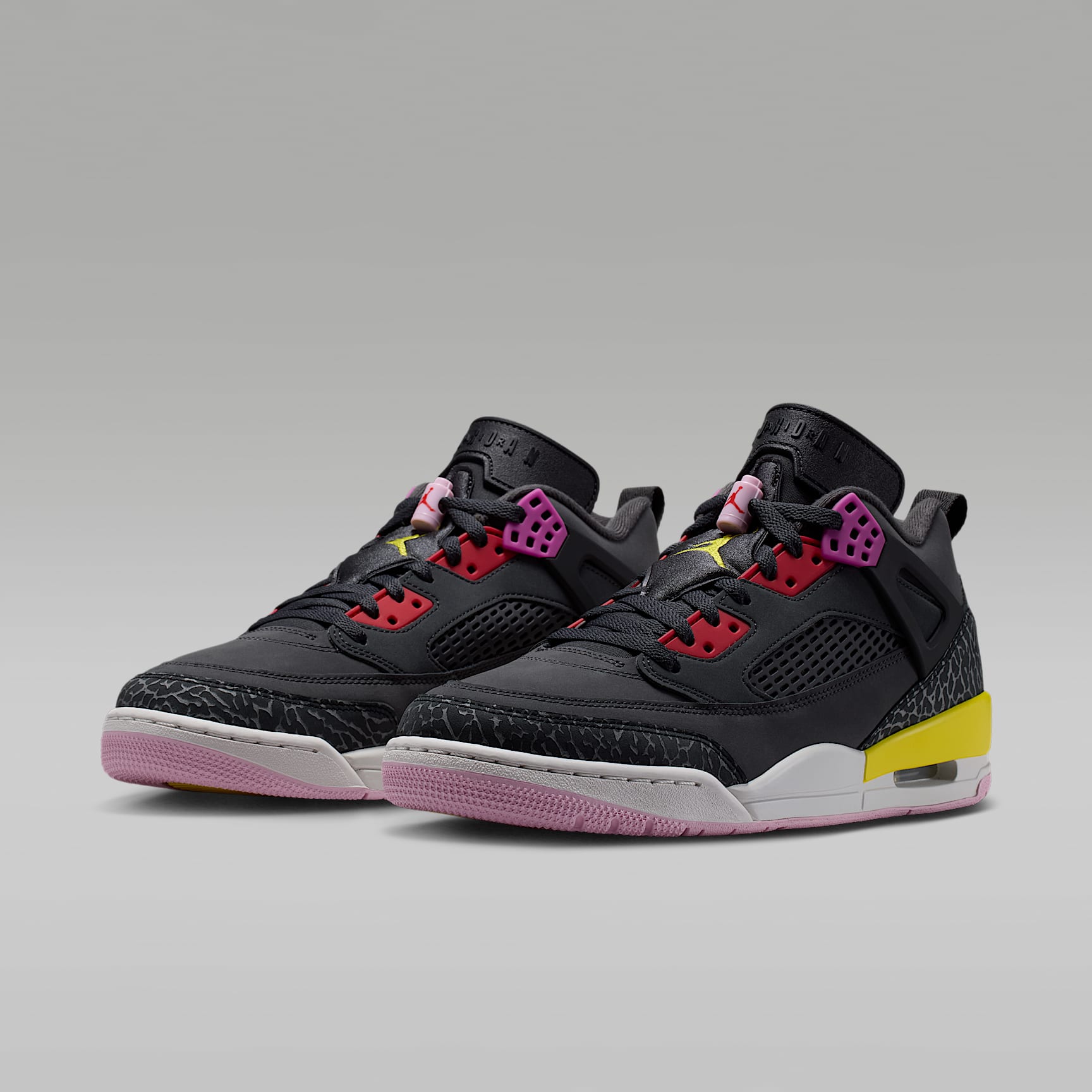 Jordan Spizike Low Herrenschuh – Anthracite/Schwarz/Wolf Grey/University Red