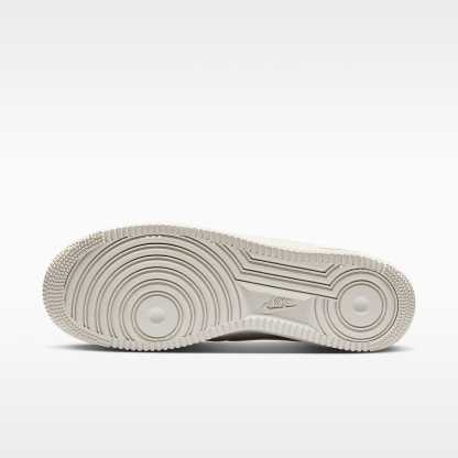Nike Air Force 1 '07 Schuh (Herren) – Light Bone/Metallic Silver/Light Bone