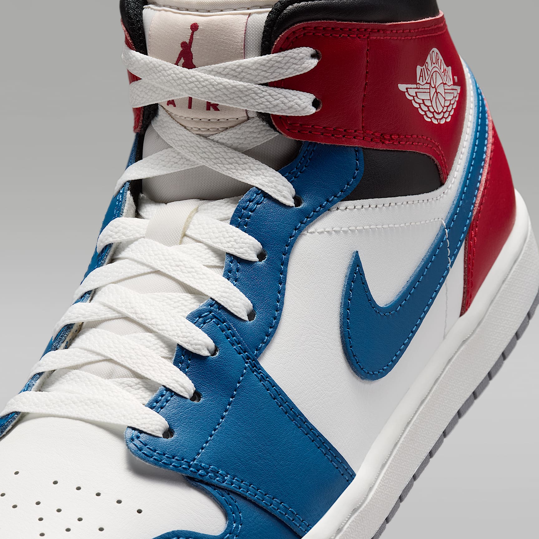Air Jordan 1 Mid Herrenschuh – True Blue/Varsity Red/Schwarz/Summit White