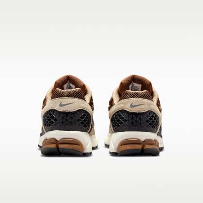 Nike Zoom Vomero 5 Herrenschuh – Light British Tan/British Khaki/Linen/Dark Smoke Grey