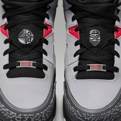 Jordan Son of Mars Low Herrenschuh – Cement Grey/Schwarz/Fire Red/Weiß