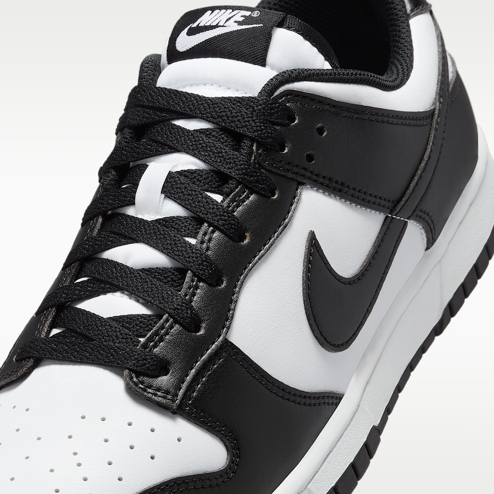 Nike Dunk Low Retro Herrenschuh – Weiß/Weiß/Schwarz