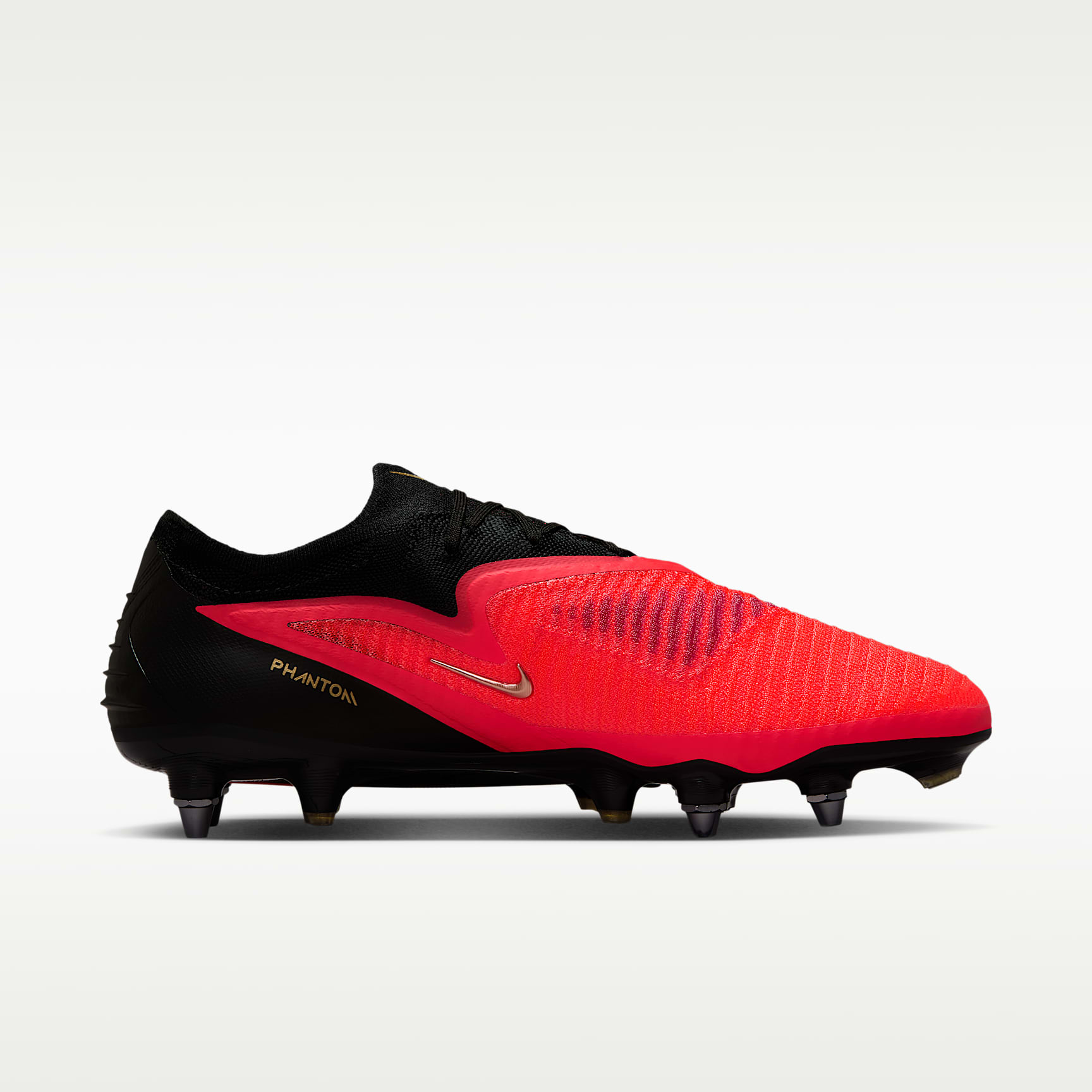 Nike Phantom 6 Low Elite Fußballschuh für weichen Rasen – Bright Crimson/Schwarz/Blur