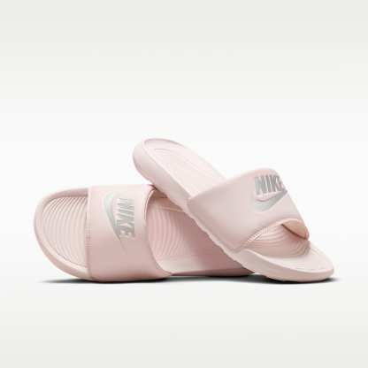 Nike Victori One Damen-Badeslipper – Barely Rose/Barely Rose/Metallic Silver
