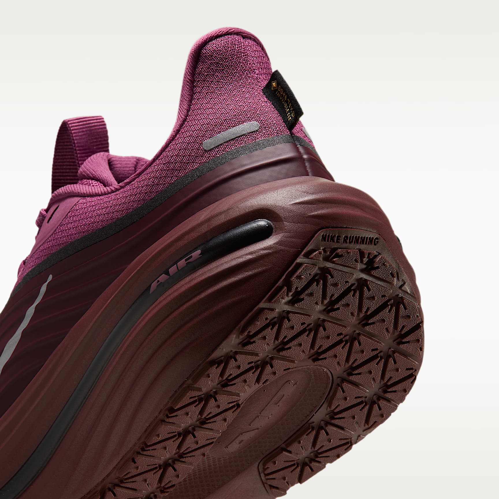 Nike Winflo 12 GORE-TEX wasserdichter Straßenlaufschuh (Damen) – Pink Smoke/Mystic Dates/Schwarz/Reflective Silver