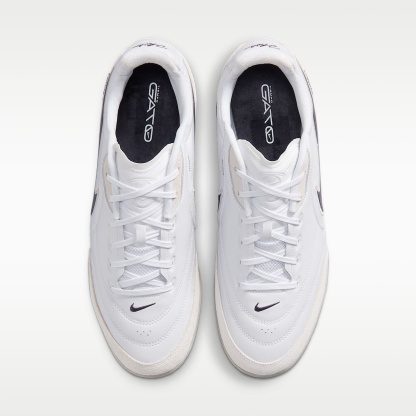 Nike Tiempo Streetgato Low-Top-Fußballschuh für Hallen- und Hartplätze – Weiß/Moon Particle/Gridiron