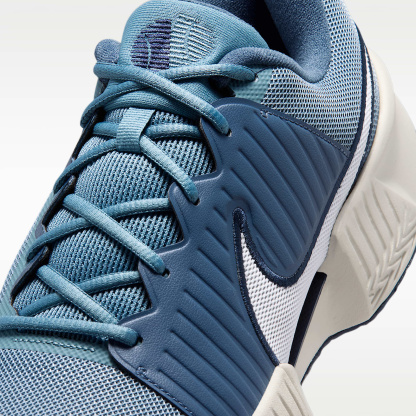 Nike GP Challenge Pro Herren-Tennisschuh für Hartplätze – Smokey Blue/Light Bone/New Slate/Weiß