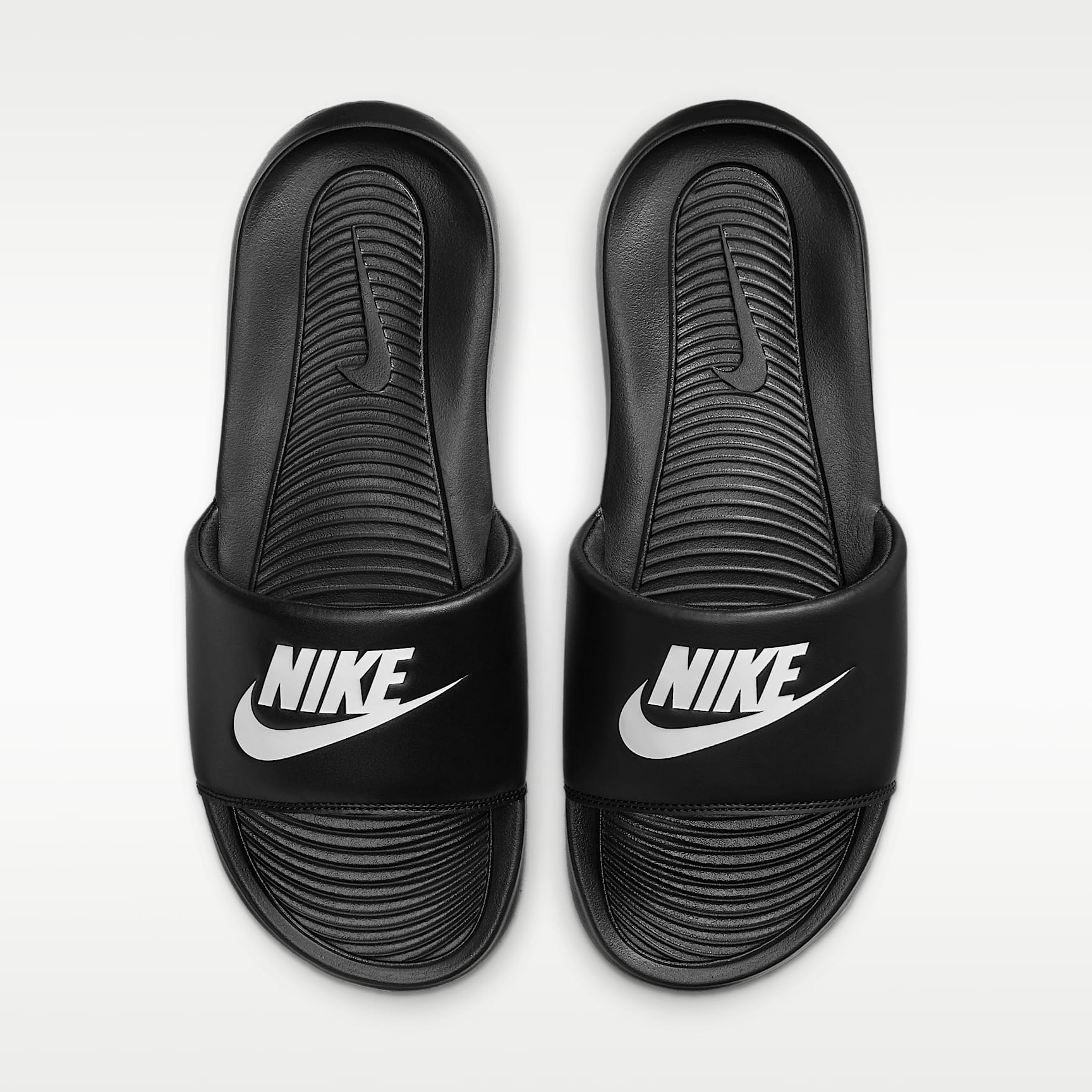Nike Victori One Slides (Herren) – Schwarz/Schwarz/Weiß