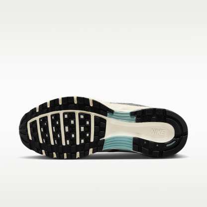 Nike P-6000 Schuh – Flat Pewter/Light Iron Ore/Metallic Silver/Weiß