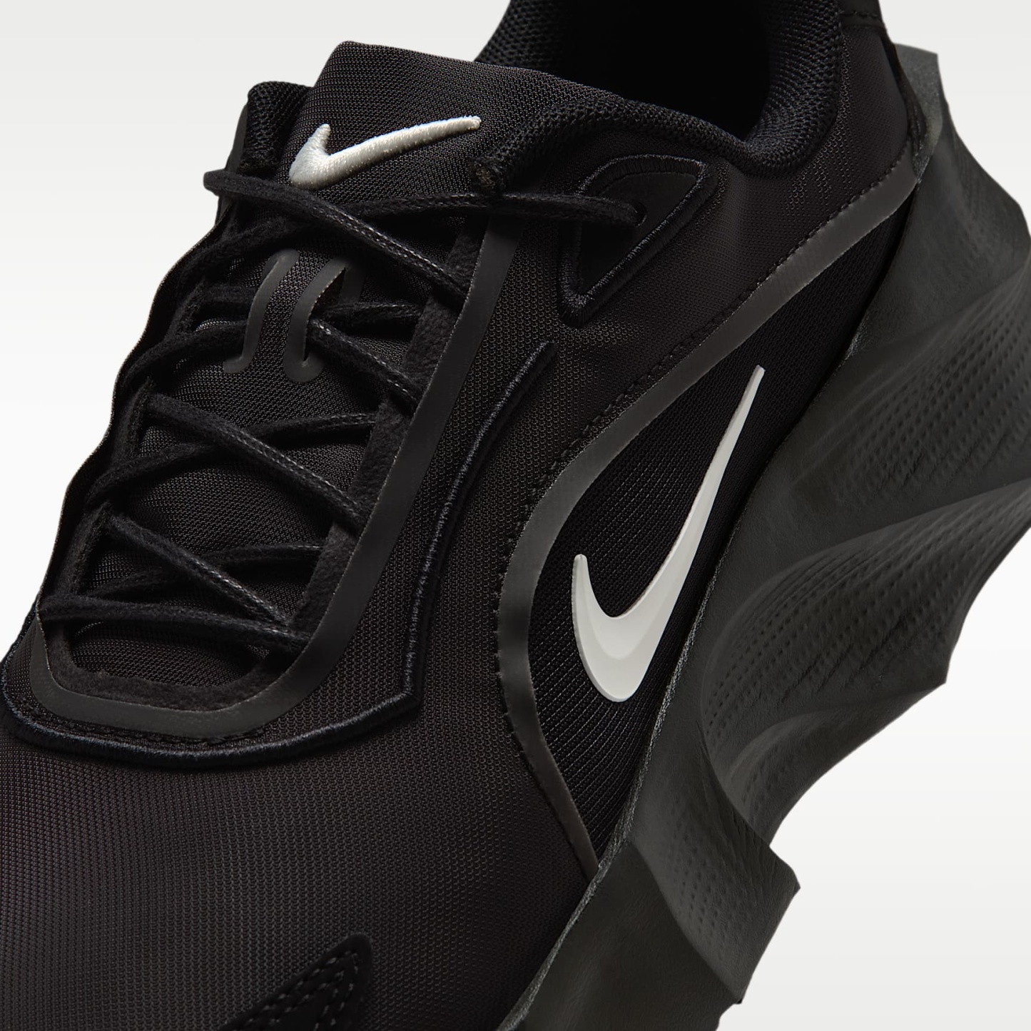 Nike Aura Edge Schuh (Damen) – Schwarz/Schwarz/Summit White