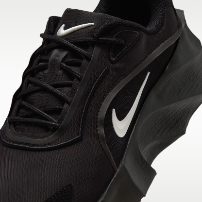 Nike Aura Edge Schuh (Damen) – Schwarz/Schwarz/Summit White