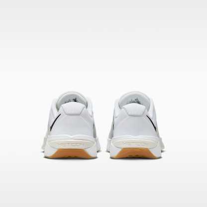 Nike Metcon 10 Workout-Schuh (Herren) – Weiß/Platinum Tint/Gum Light Brown/Schwarz