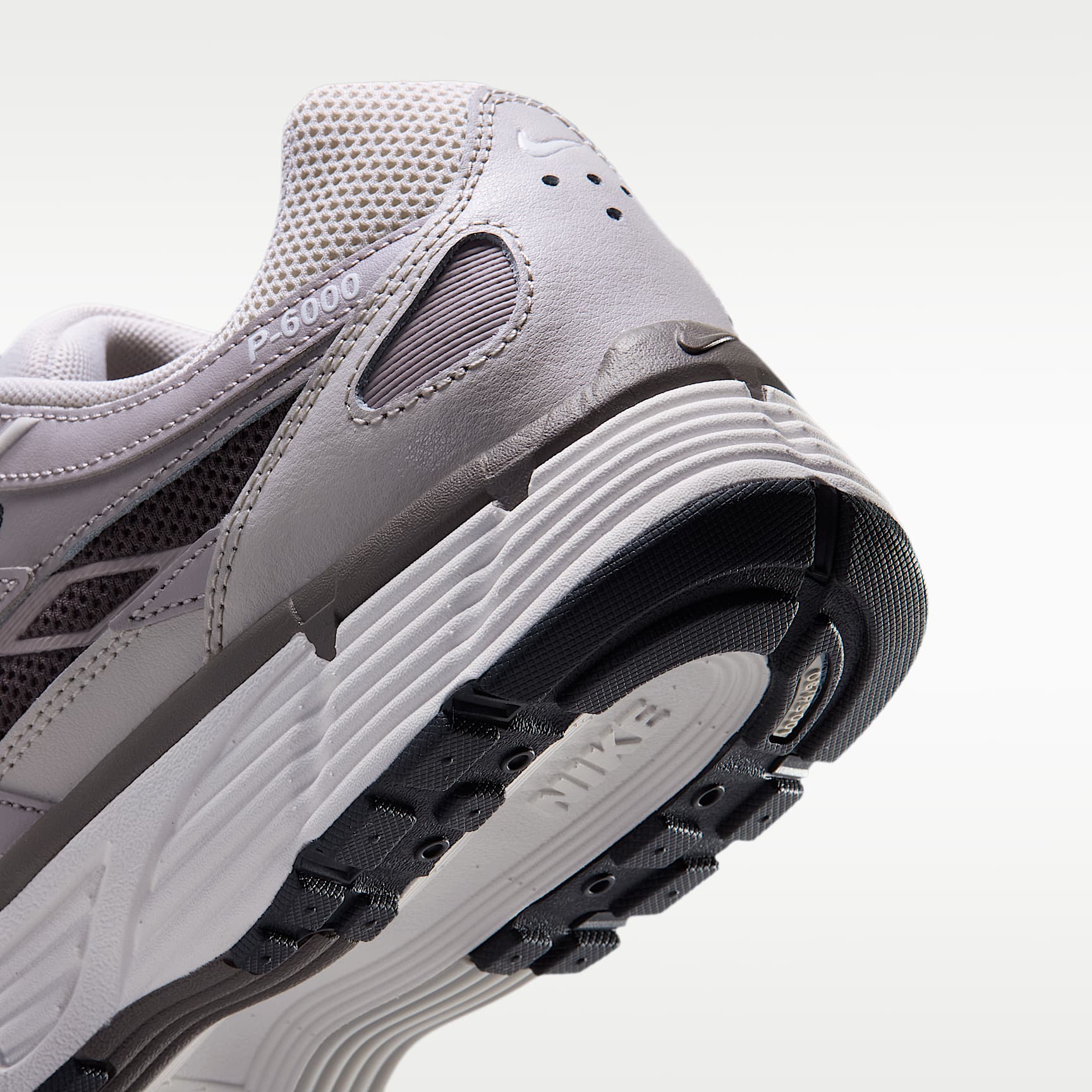 Nike P-6000 Schuh – Light Bone/College Grey/Cave Stone/Summit White