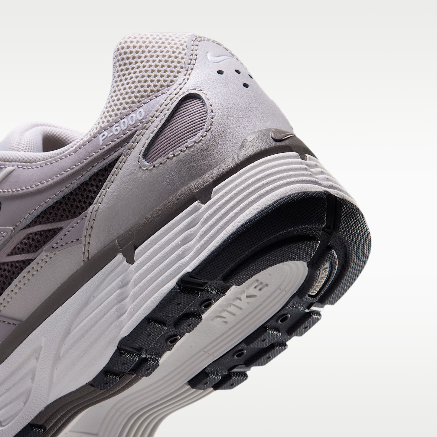 Nike P-6000 Schuh – Light Bone/College Grey/Cave Stone/Summit White