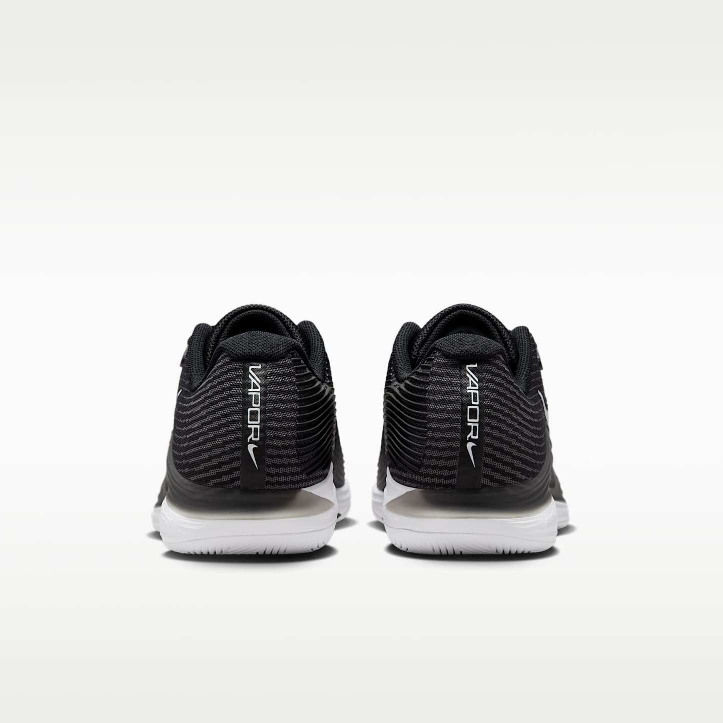 Nike Vapor 12 Tennisschuh für Hartplätze (Herren) – Schwarz/Dark Smoke Grey/Weiß