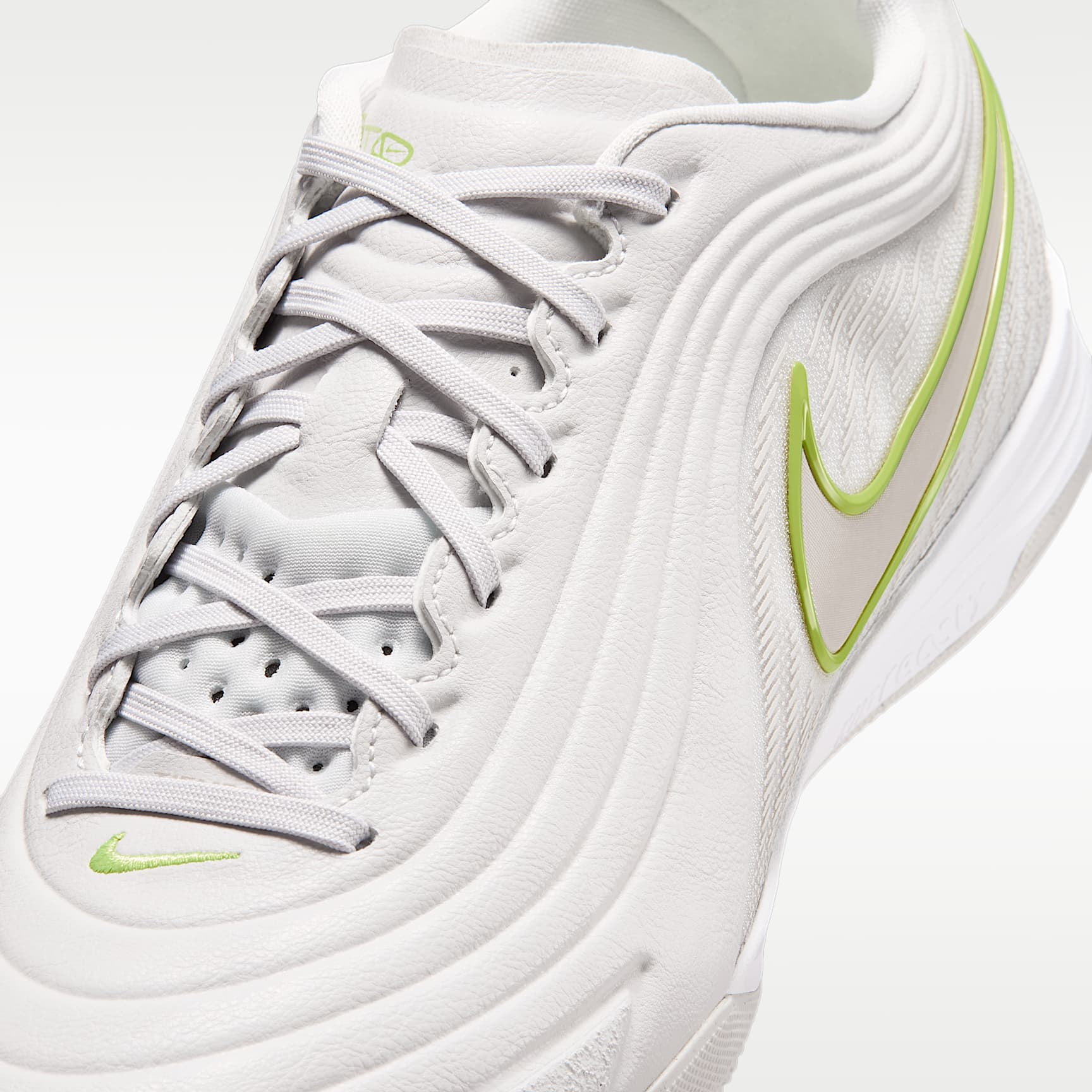 Nike Tiempo Reactgato Low Top Fußballschuh für Hallen- und Hartplätze – Vast Grey/Lemon Venom/Moon Particle