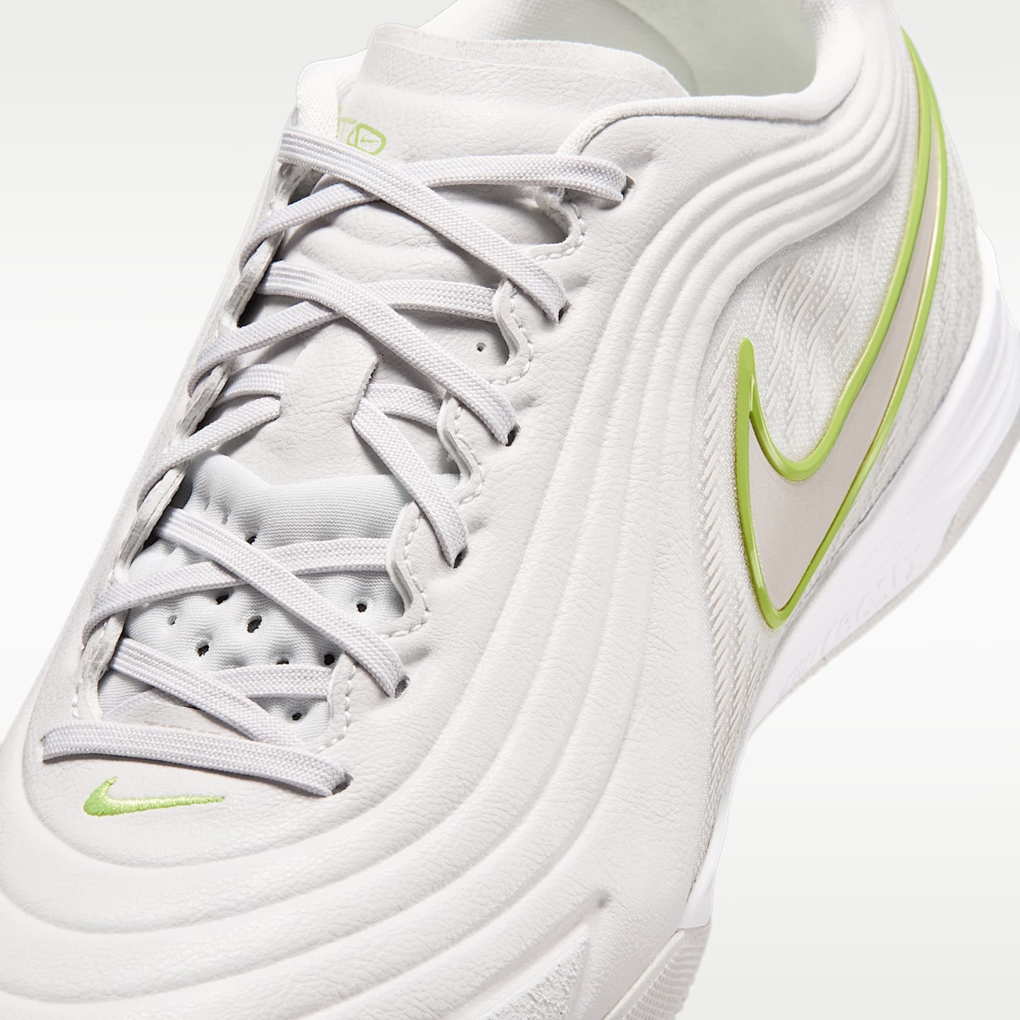 Nike Tiempo Reactgato Low Top Fußballschuh für Hallen- und Hartplätze – Vast Grey/Lemon Venom/Moon Particle