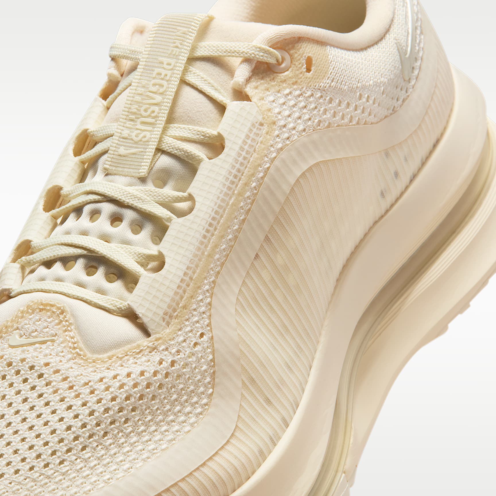 Nike Pegasus Premium Straßenlaufschuh (Herren) – Natural/Natural/Schwarz/Mushroom