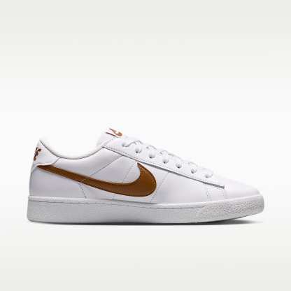 Nike Tennis Classic Damenschuh – Weiß/Weiß/Light British Tan